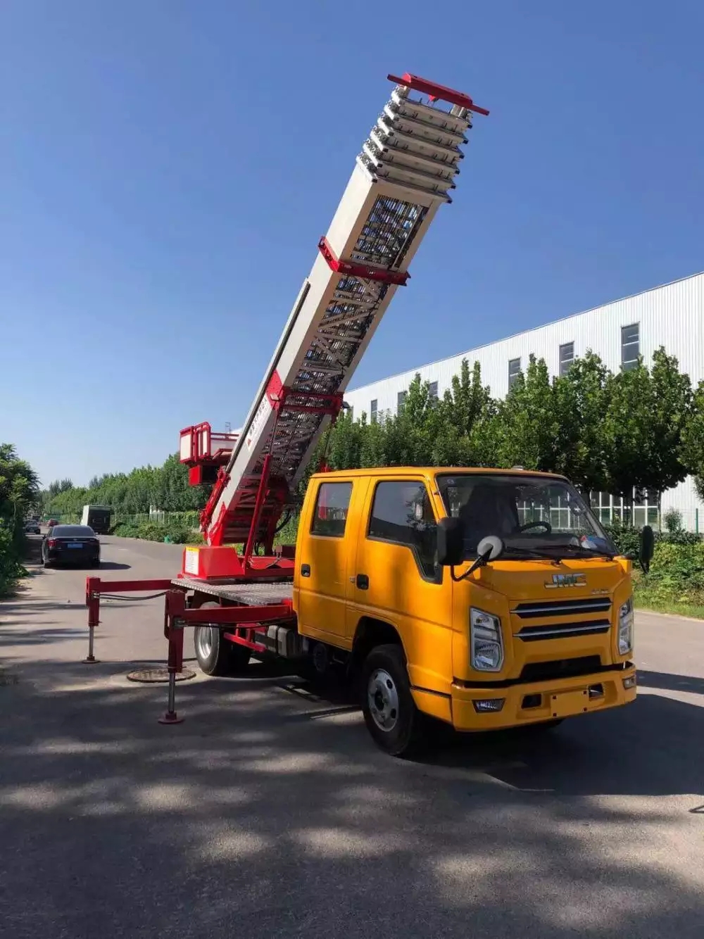 宜春附近的云梯车出租服务：轻松解决高空作业需求