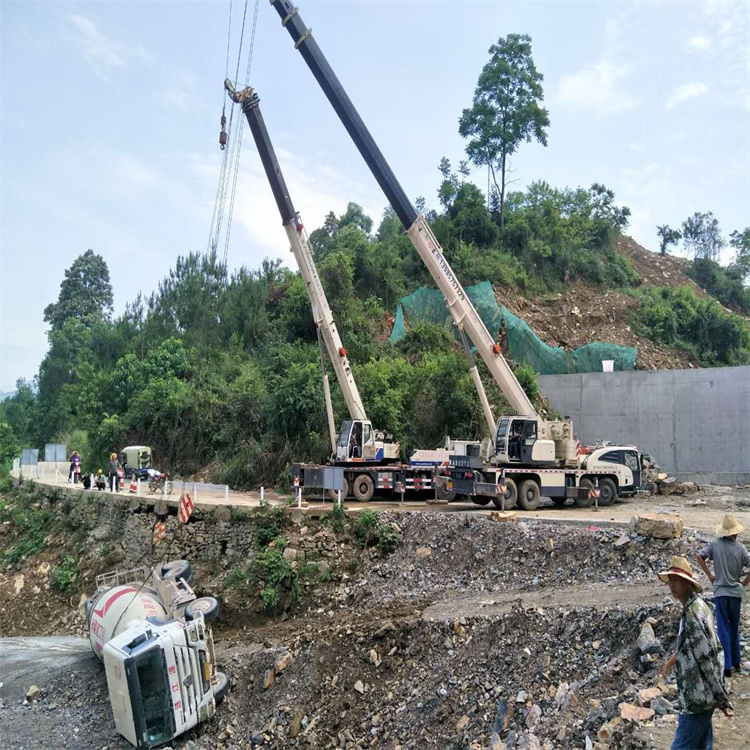 宜春汽车掉沟里叫吊车救援要多少钱